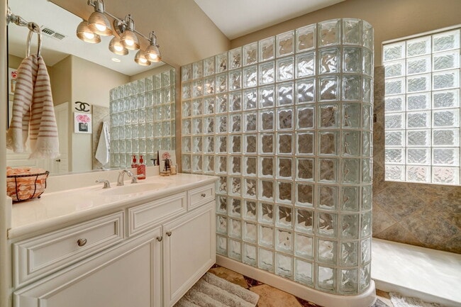 Building Photo - 4221 S Danyell Dr