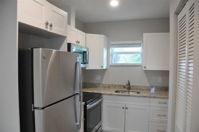 Building Photo - 1216 NW 6th Ct