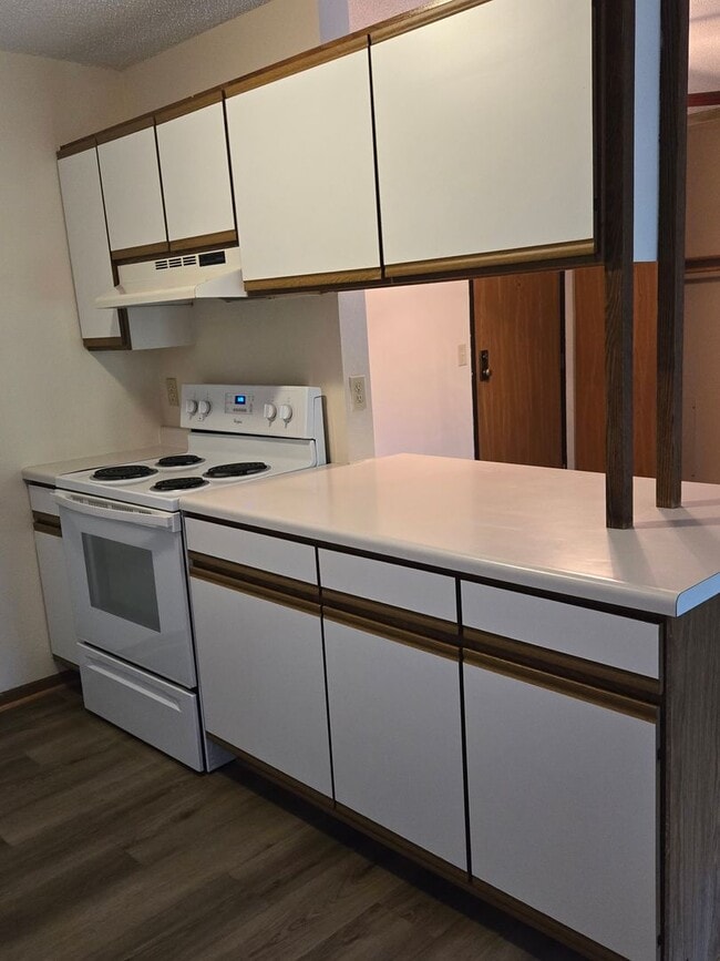 Building Photo - Evergreen Square Apartments