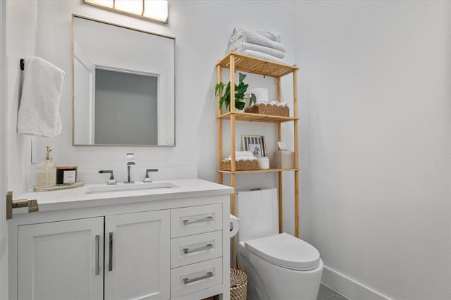 Building Photo - 2222 Moser Ave