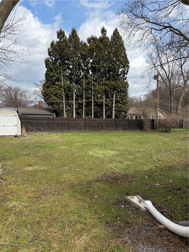 Building Photo - 1560 Blossom Rd