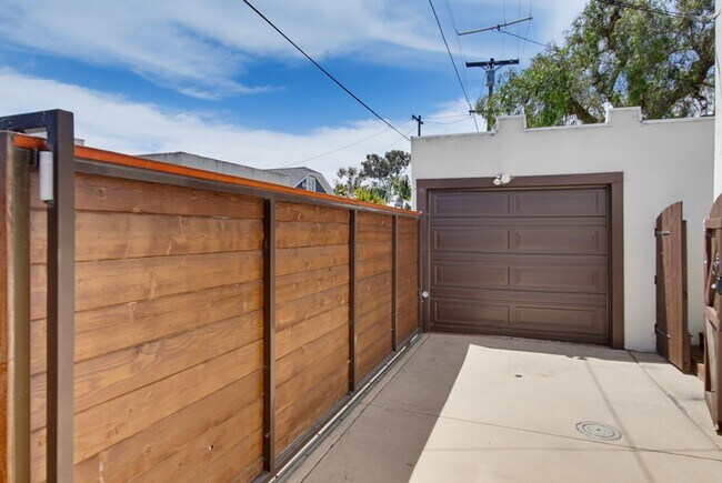 Building Photo - Historic Charm Meets Modern Living – Stunning 5 Bedroom Home on Iconic Myrtle Avenue