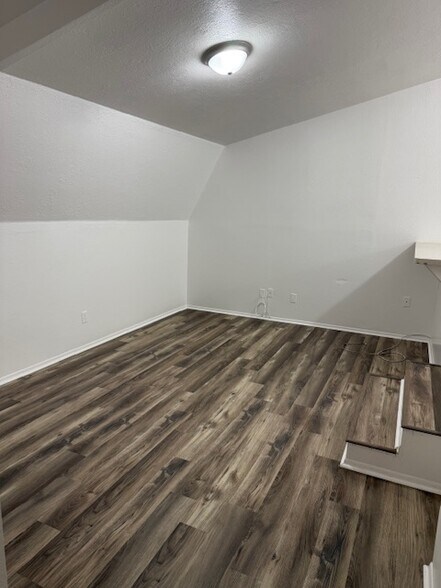 livingroom - 5944 FM 50 Rd