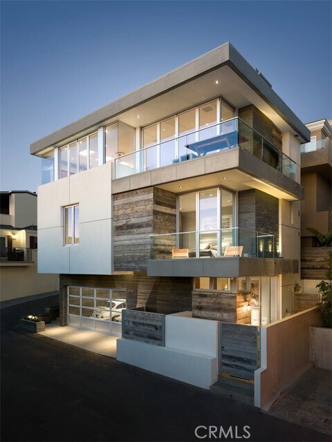 Building Photo - 3208 Ocean Dr