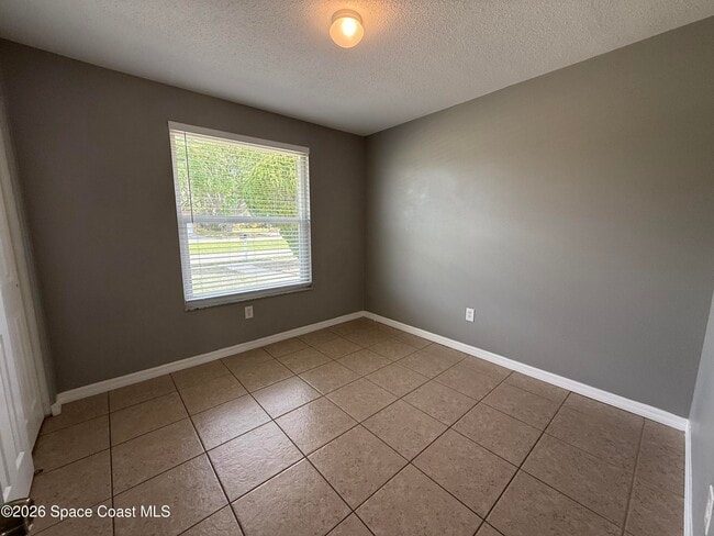 Building Photo - 1295 Country Club Blvd