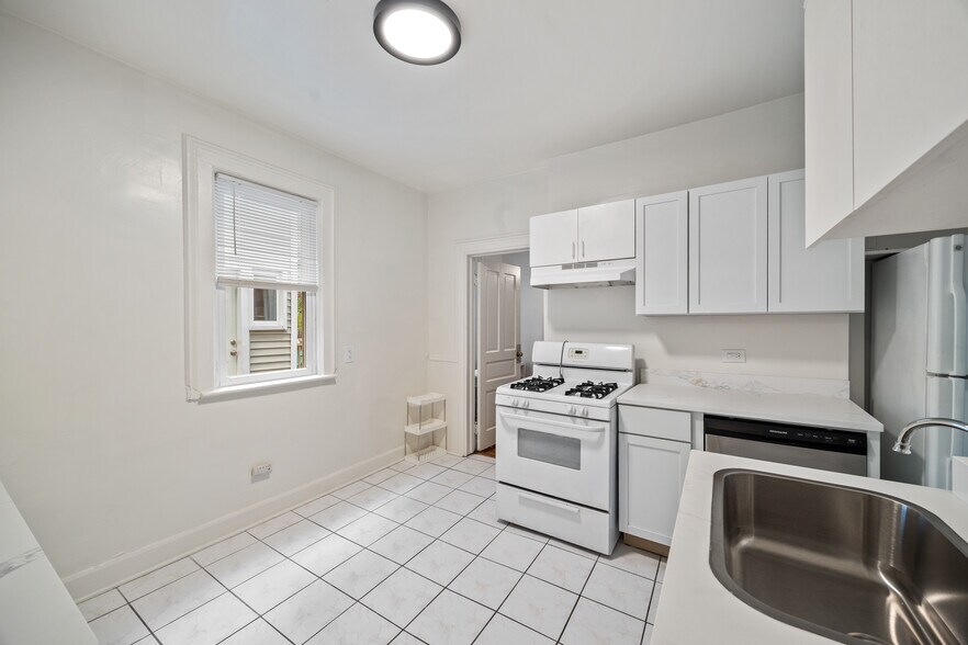 Building Photo - 1011 Garnett Pl