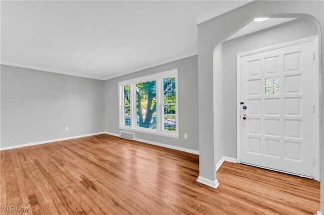Building Photo - 21550 Miller Ave