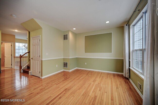 Building Photo - 319 Bernard Dr