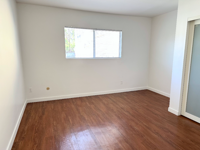 Building Photo - 963 Edgecliffe Dr