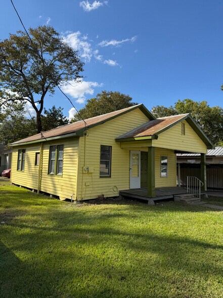 Building Photo - 314 Live Oak St