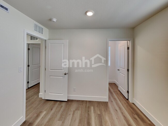 Building Photo - 145 Nico Azalea Ln