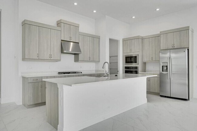 Building Photo - 13920 Vivant Dr