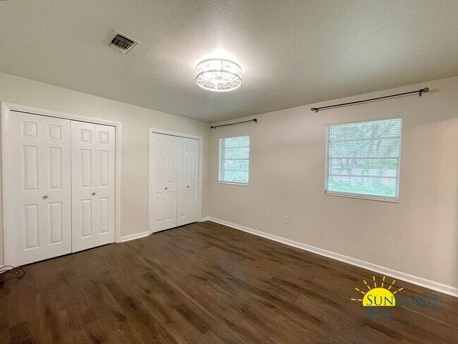Building Photo - Updated 3-Bedroom Home in desirable Kenwood neighborhood!