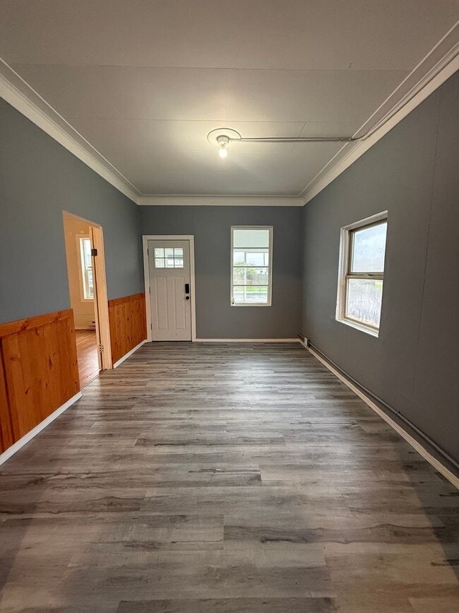 Building Photo - 4bd 1ba Home