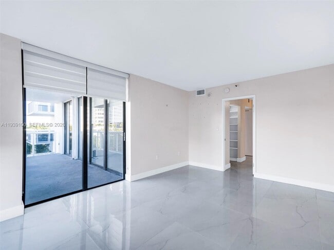 Building Photo - 20505 E Country Club Dr