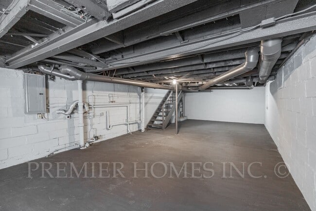 Building Photo - 3 Bed Home with Basement & Off-Street Parking – $1,395/mo