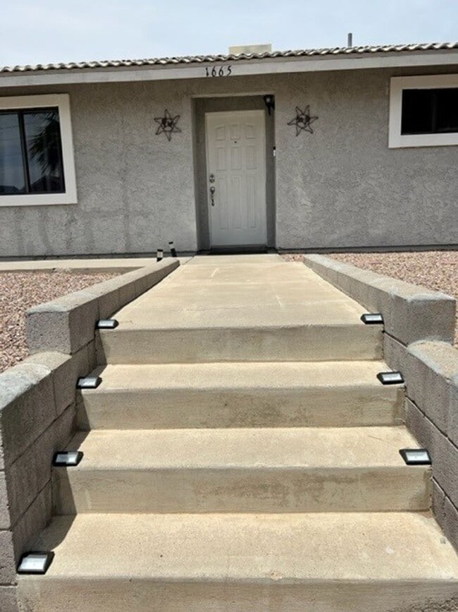 Building Photo - Furnished 3 BR Vacation Rental Includes utilities Near Target Center/Golf/Hwy 95