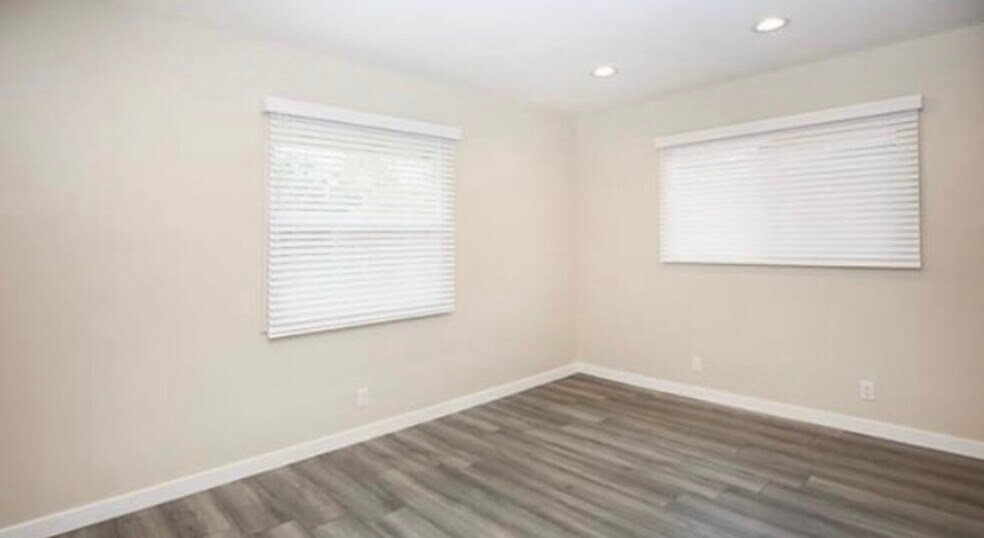 Building Photo - 10920 Mather Ave