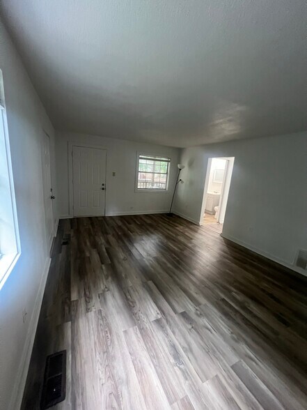 Building Photo - 237 Waddell Cir
