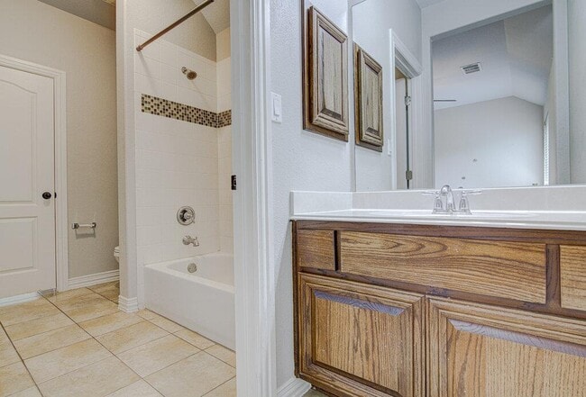 Building Photo - 1425 River Forest Dr