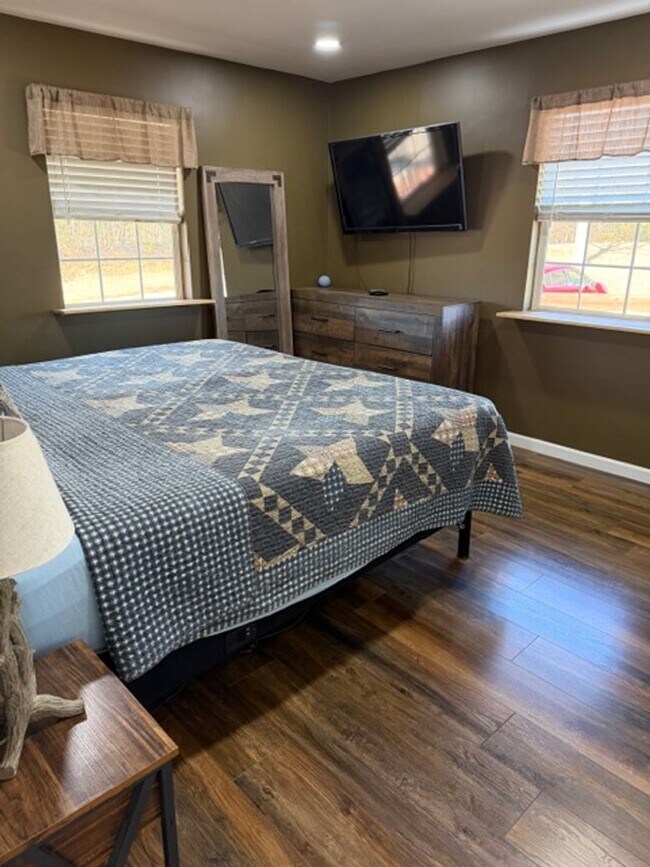 Building Photo - Dandridge 37725 - FULLY FURNISHED 3 bedroom, 2 bath Updated Basement Ranch on 1+ Acre. Pets Welco...