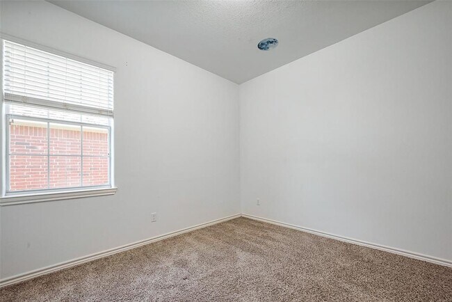 Building Photo - 5906 Yaupon Ridge Dr