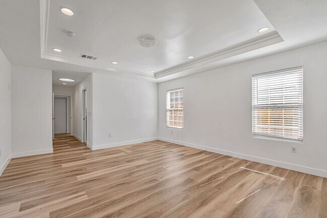 Building Photo - Beautifully Maintained 3-Bedroom Home l Hu...