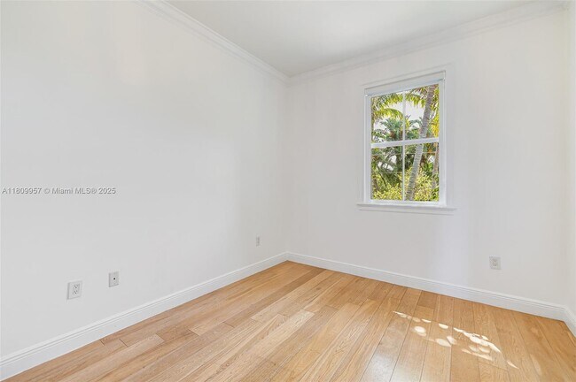Building Photo - 464 Fernwood Rd