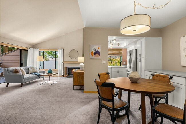 Building Photo - 2Bd/2Ba Kirkland Condo