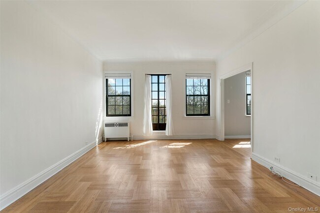 Building Photo - 14 N Chatsworth Ave