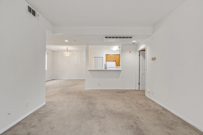 Building Photo - Spacious, Open-Concept 2/2 Condo SSF
