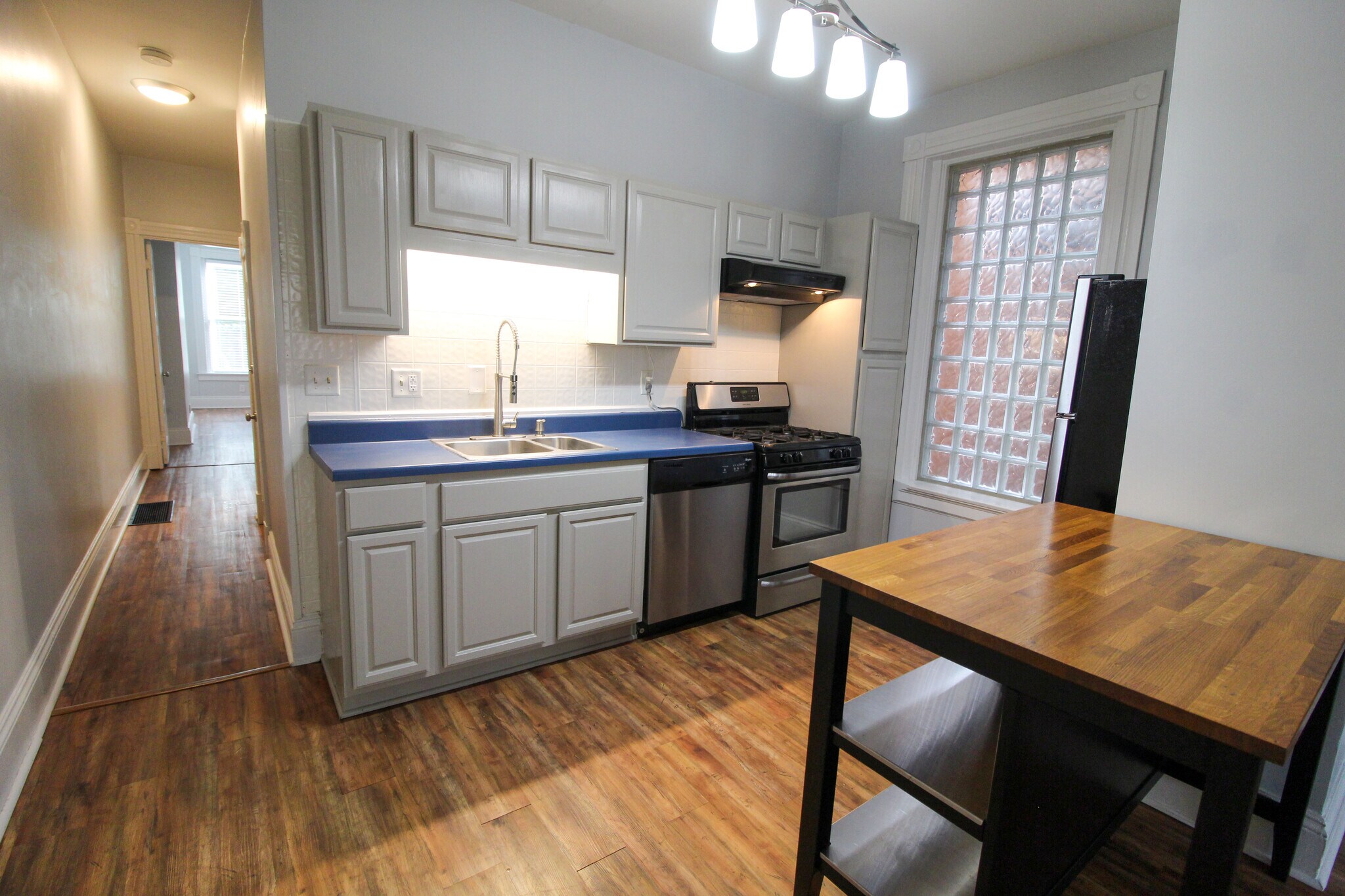 Kitchen - 421 Hopkins St