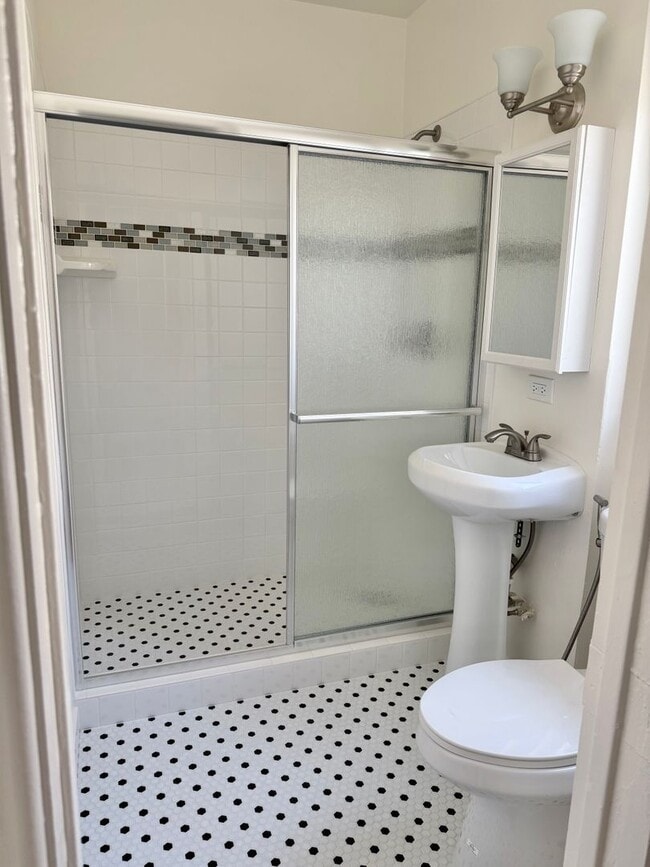 Building Photo - IVY LANE