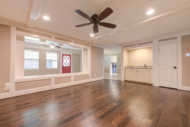 Building Photo - 607 Ellingham Dr
