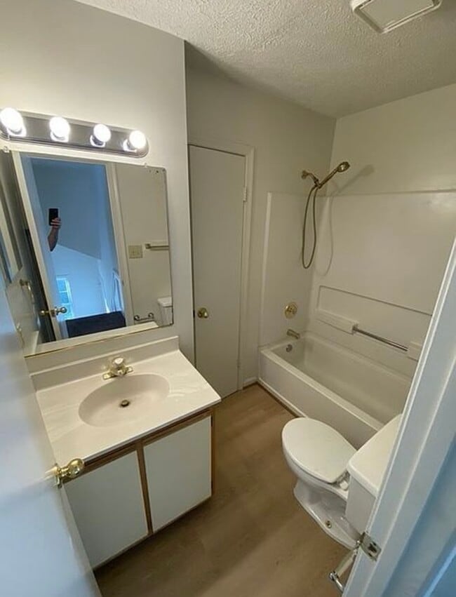 Building Photo - 46355 Columbus Dr