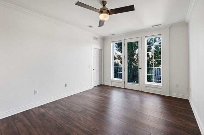 Building Photo - Exquisite Condo in Prime Plymouth Location