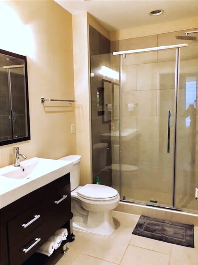 Building Photo - 212 SE A St