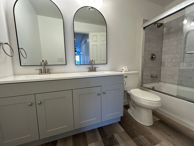 Building Photo - BEAUTIFULLY UPGRADED CONDO - SPACIOUS 2 BEDROOM, 2 BATH TOP FLOOR IN PRIME LAS VEGAS LOCATION