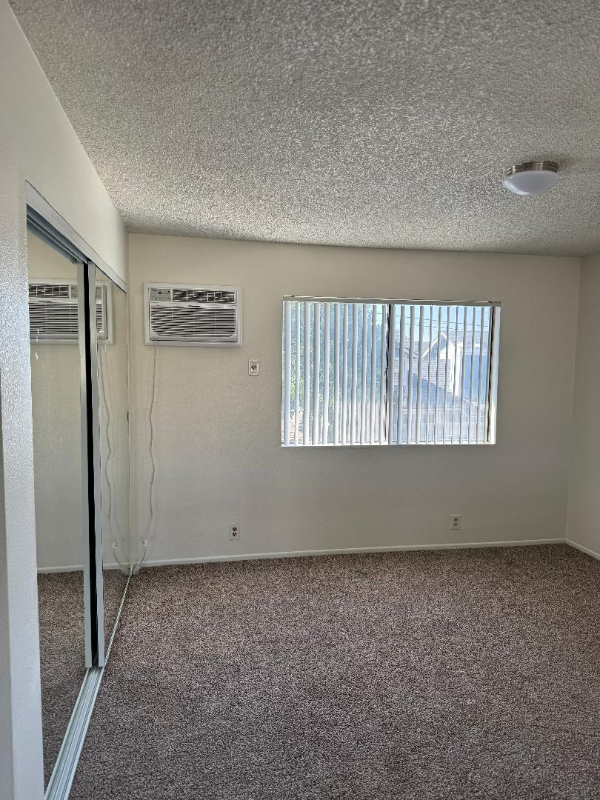 Building Photo - 440 S San Jose Ave
