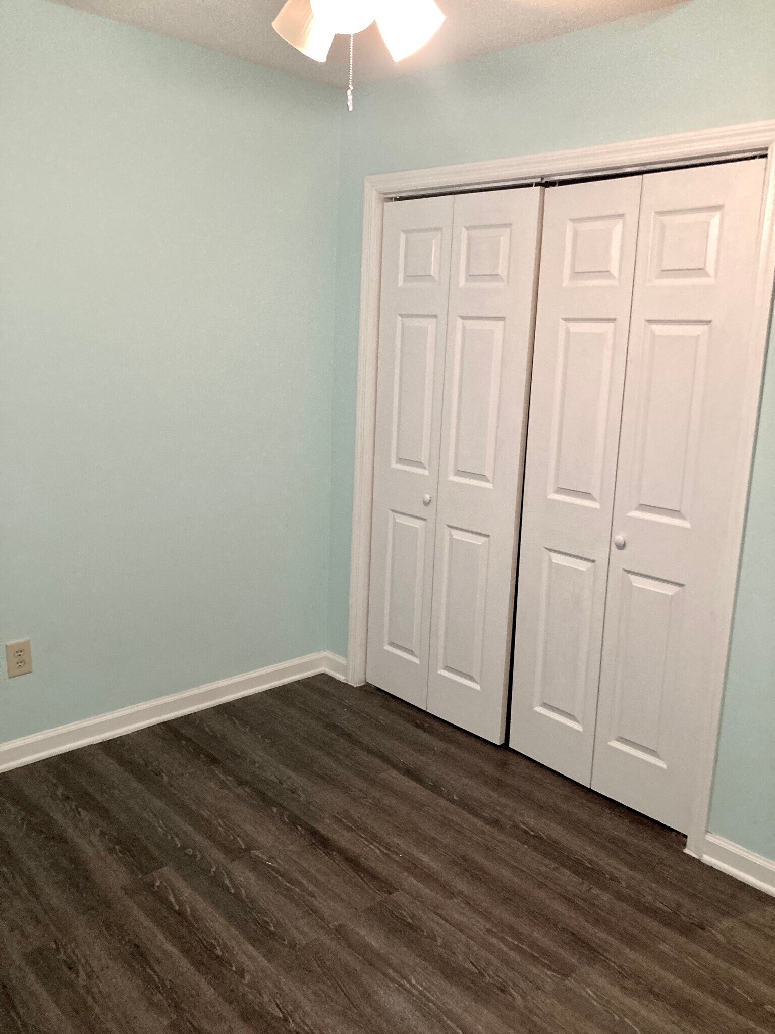 Bedroom Closet - 27 Ninety Two Plz
