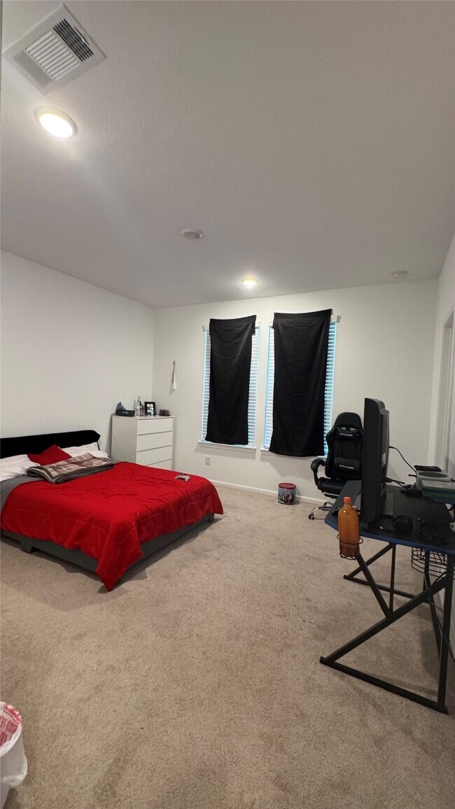 Building Photo - 251 Pine cavern dr