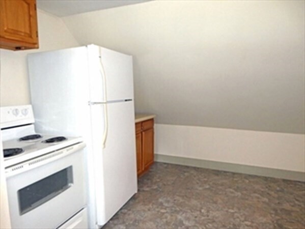 Building Photo - 200 Pleasant St