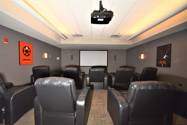 Building Photo - 65 E Monroe St