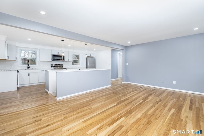 Building Photo - 555 Graham Rd