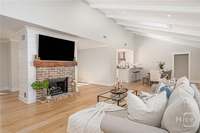 Building Photo - 10 Howley Ln