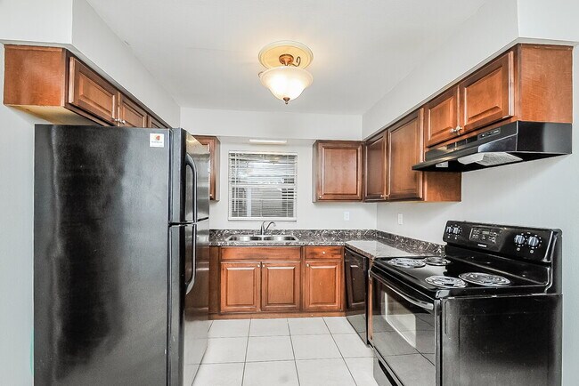 Building Photo - 3412 Groveview Dr