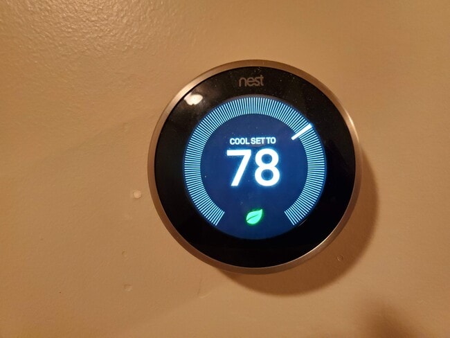 Building Photo - 1000 Bluff View Dr