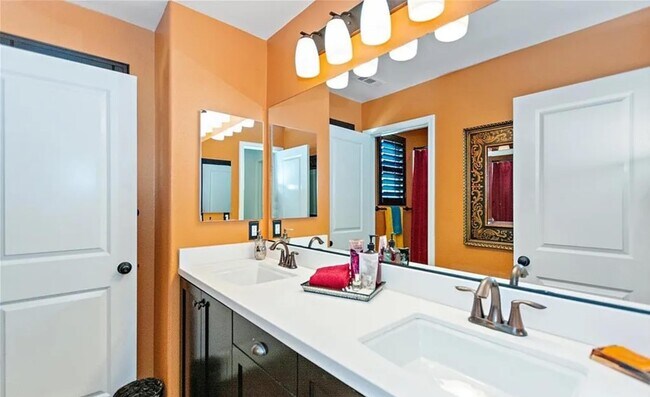 Building Photo - 418 Vista Dr