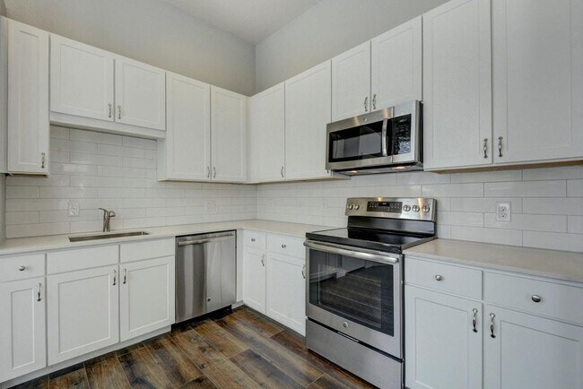 Building Photo - 901 Shoal Cliff Ct