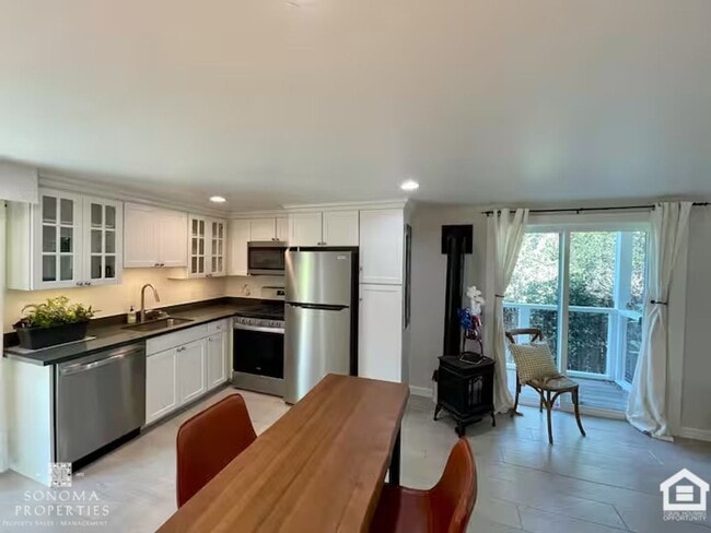 Building Photo - 1 Bedroom ADU with Sweeping Views